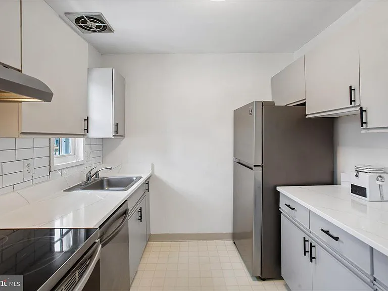 1702 W Abingdon Dr #201 — Photo 13