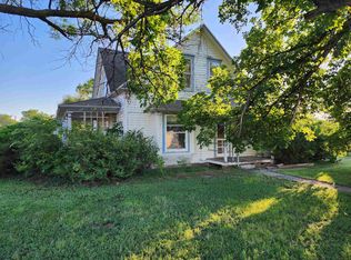 518 Park St, Quinter, KS 67752