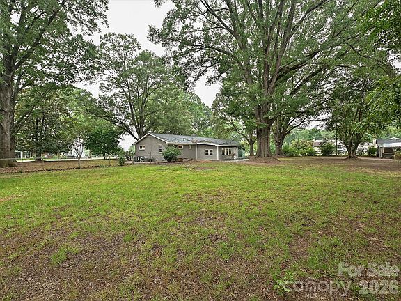 5th image of 3115 Potter Rd S