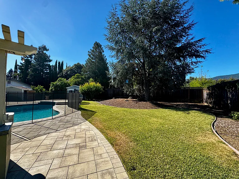 1318 Deb Ct — Photo 28