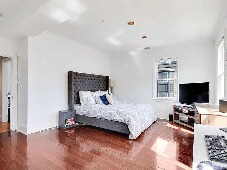 201 K St #4 — Photo 12