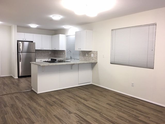 1st image of 1101 37th St SE APT 102