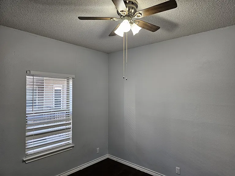 2414 Longview St — Photo 7