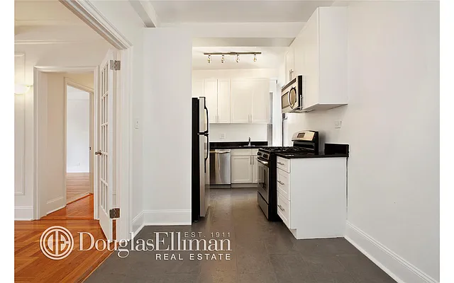 Rented by Douglas Elliman | media 24