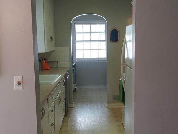 Kitchen & breakfast nook/or pantry
