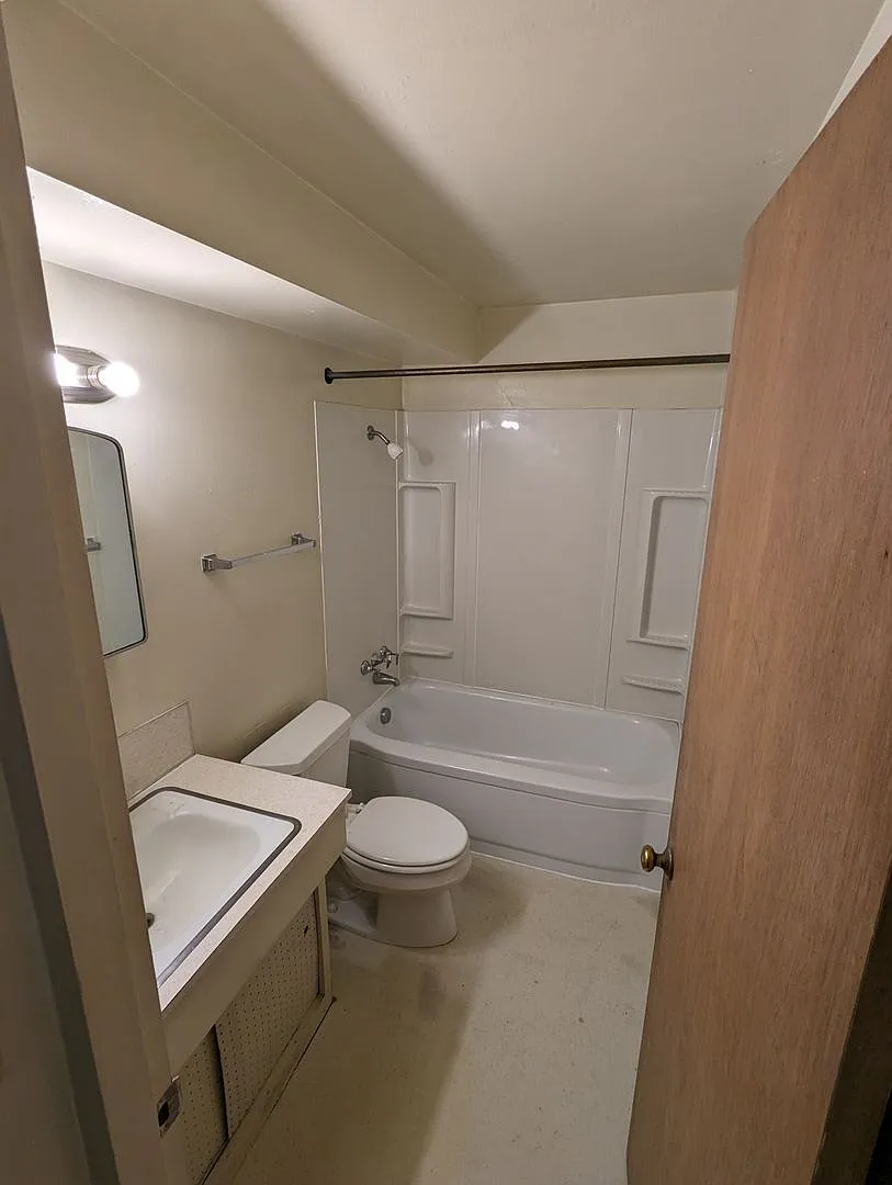 Lanai Apartments — Photo 4