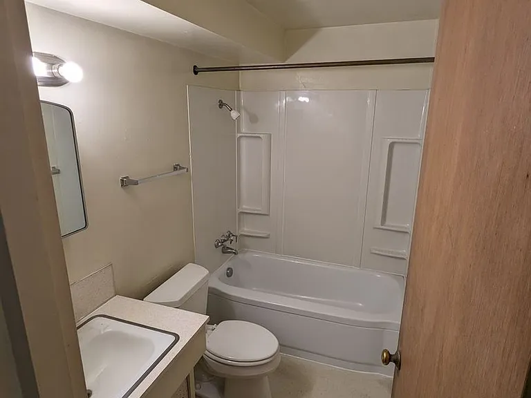 Lanai Apartments — Photo 20