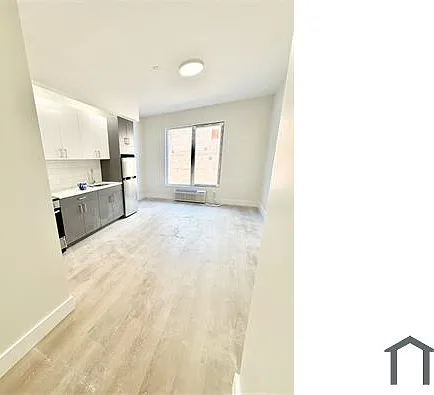 Studio, $2,515 — Photo 2