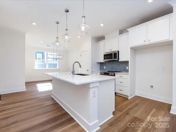 6027 Pivot Ct, Charlotte, NC 28205