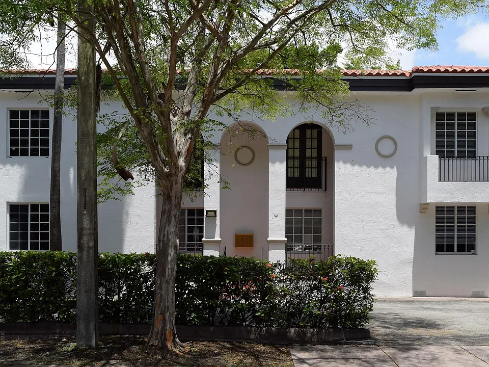 15 Madeira Ave #8