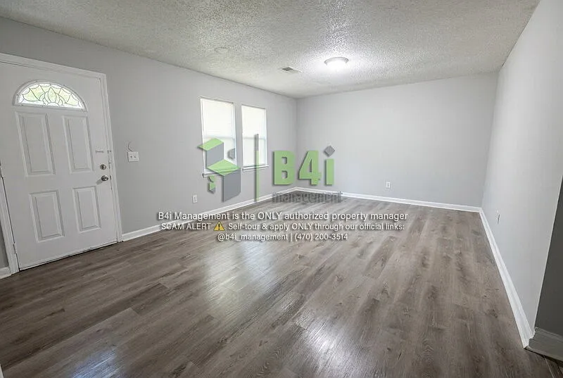 3 bed, 2.0 bath, 1196 sqft, $1,795 — Photo 2