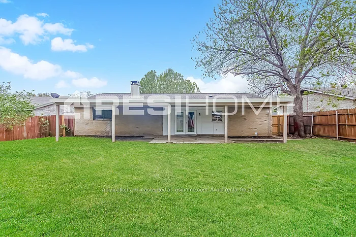 1003 Candlewick St — Photo 13