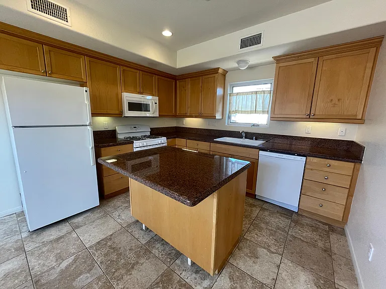 1044 Grand Ave — Photo 4