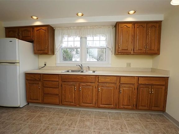 5th image of 221 Pleasant View Dr