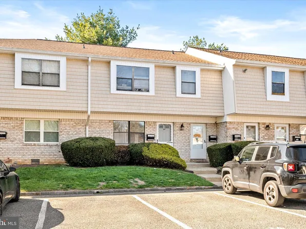1614 Silver Ct, Hamilton, NJ 08690