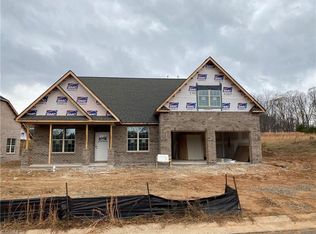 4500 Olivine Ln, Pfafftown, NC 27040