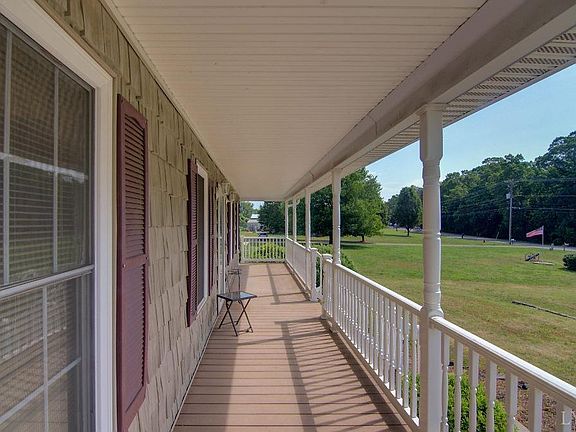 2nd image of 101 Meadows Dr