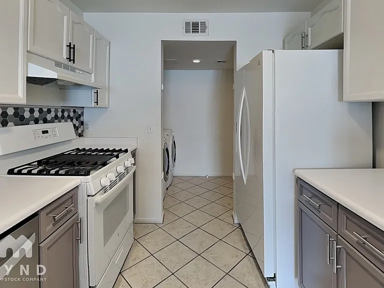8042 Laurena Ave — Photo 7