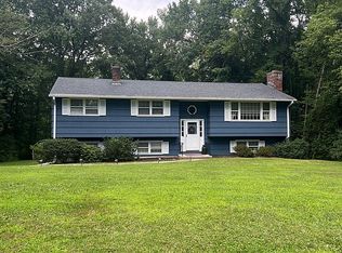 45 Woodside Rd, Guilford, CT 06437