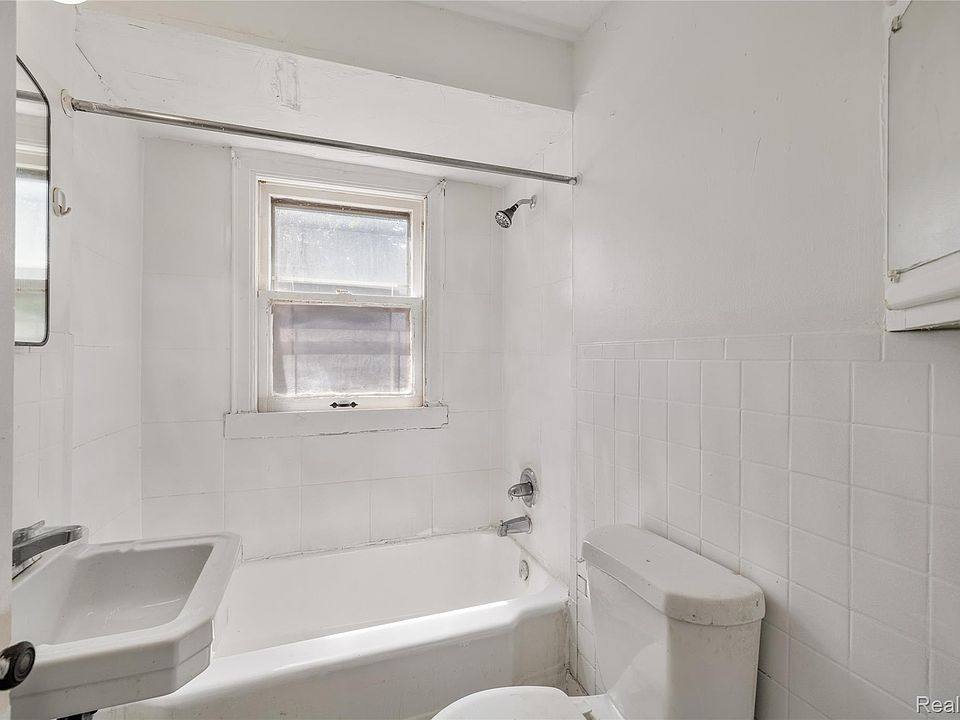 242 Crocker Blvd, photo 13