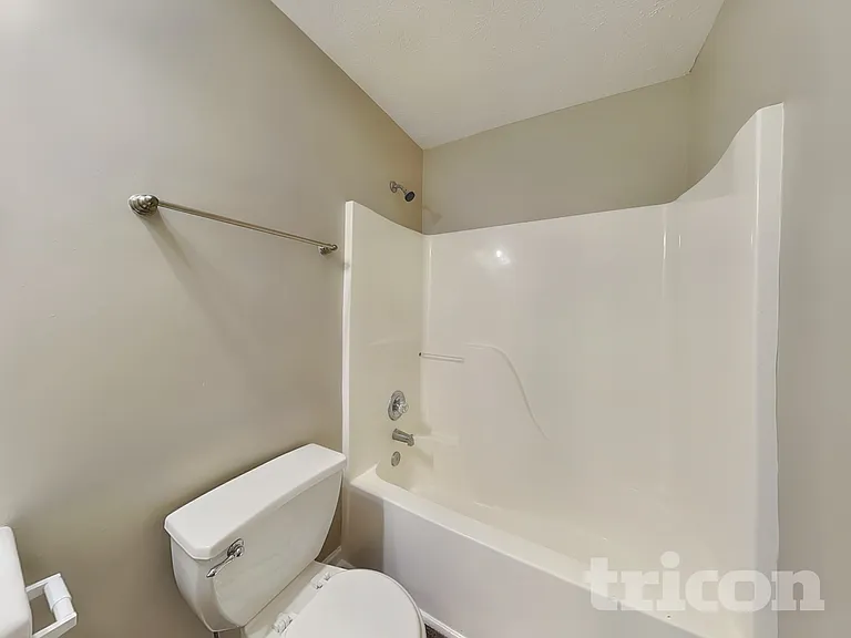 401 Breeze Way — Photo 13