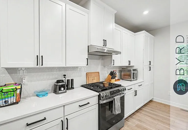 18606 Holly Crest Dr — Photo 11
