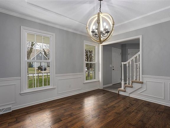 4th image of 1312 Wellington Way