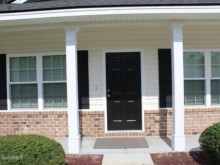 282 Bridgewater Ln — Photo 3