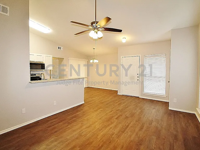 6620 S Creek Dr — Photo 2