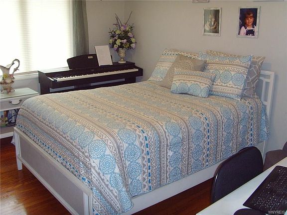 5th image of 45 Berwin Dr