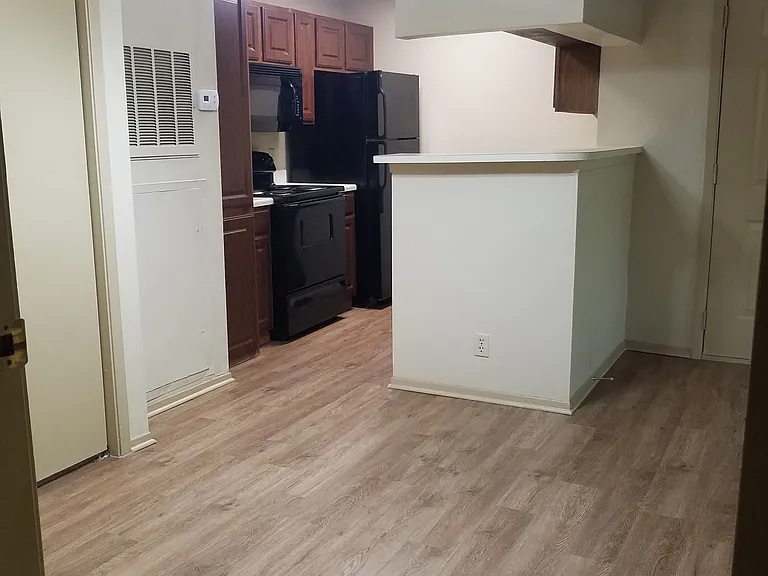 Chappell Hill Apartments — Photo 31