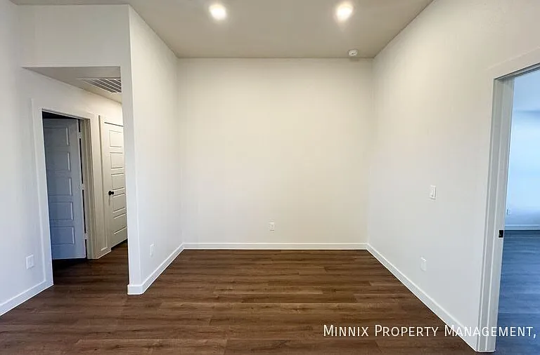 2127 Langford Ave — Photo 8