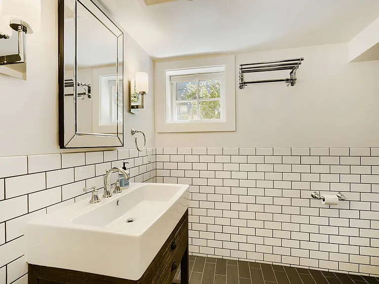 1522 E Howe St — Photo 21