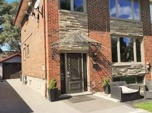 38 Waterbury Dr #2, Toronto, ON M9R 3X6