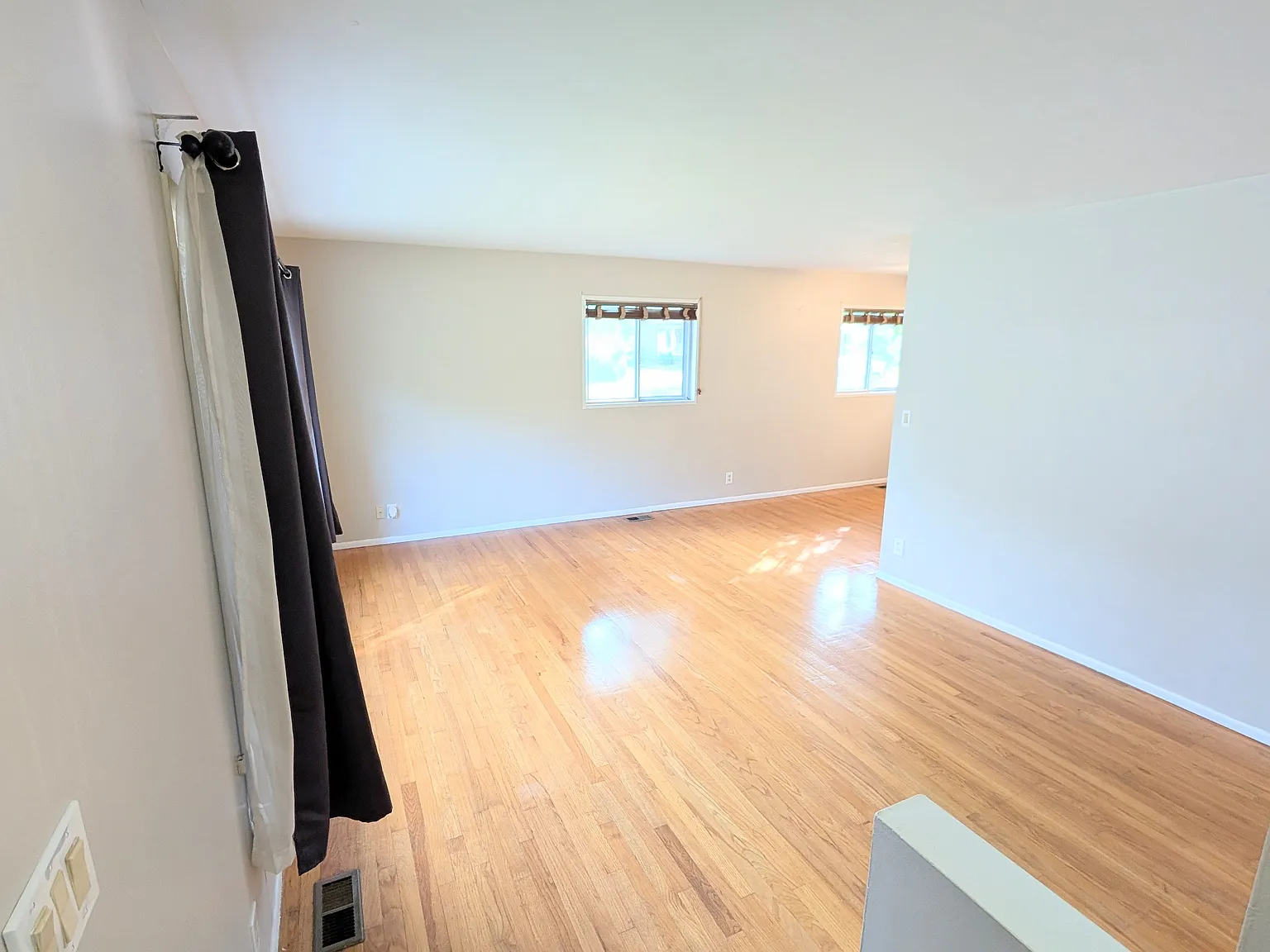 3 bed, 1.5 bath, 1071 sqft, $2,650 — Photo 3