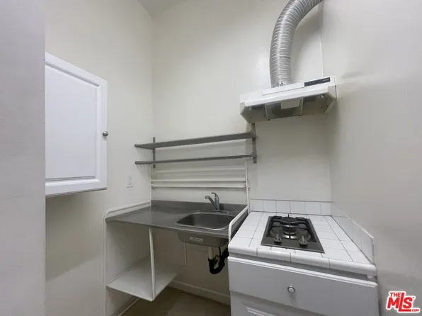 2763 1/2 Fairmount Ave, La Crescenta, CA 91214