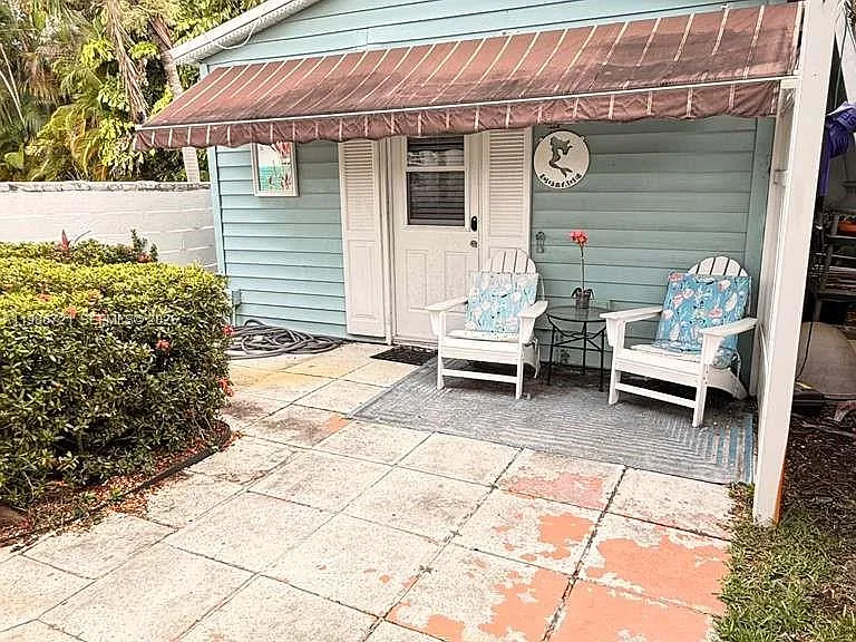 57 NE 24th St #COTTAGE — Photo 2