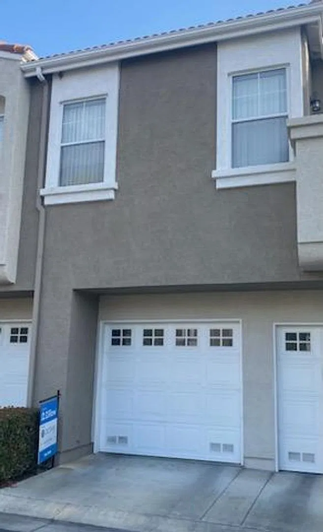Beautiful 2 bed, 2 bath, 2-story townhouse condo located in quite, gated neighborhood in the Altu... — Photo 3