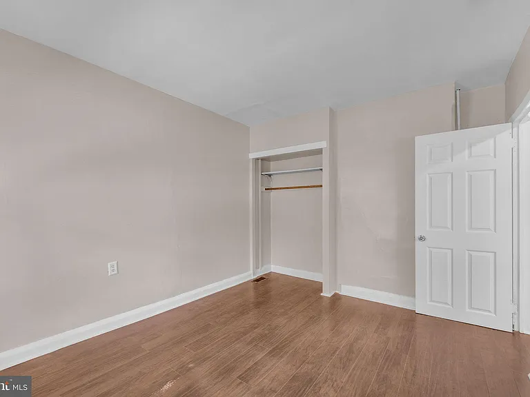 315 Burlington Ave — Photo 8