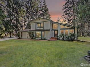 8300 Landing Ln SE, Pt Orchard, WA 98367