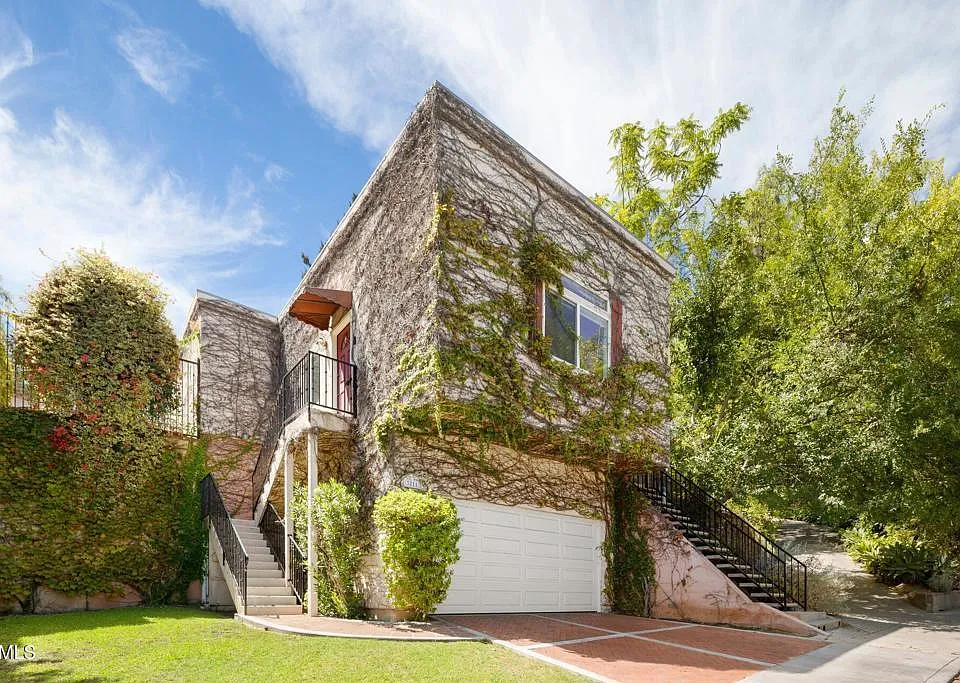 3211 Kenneth Dr