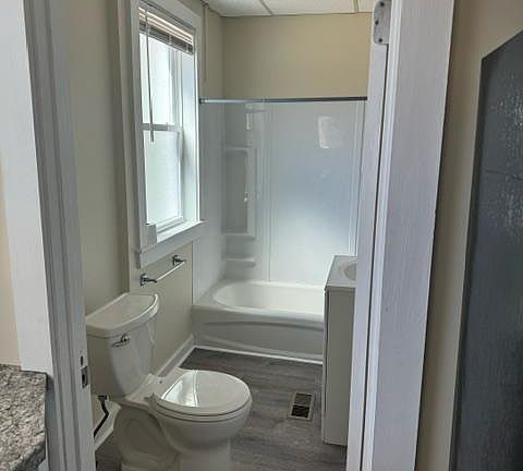 4th image of 286 Grove St #1R