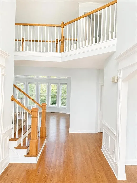 5 bed, 5.0 bath, 4313 sqft, $3,990 — Photo 4