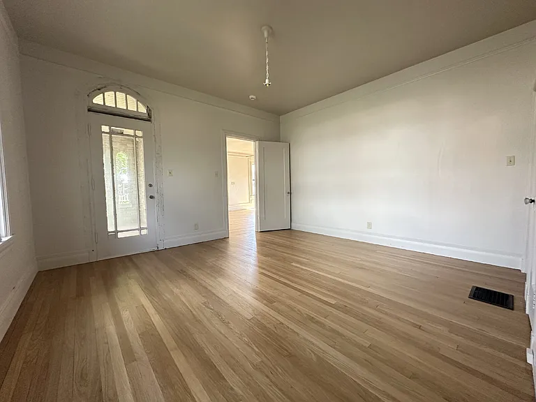 1902 Broadway St — Photo 16