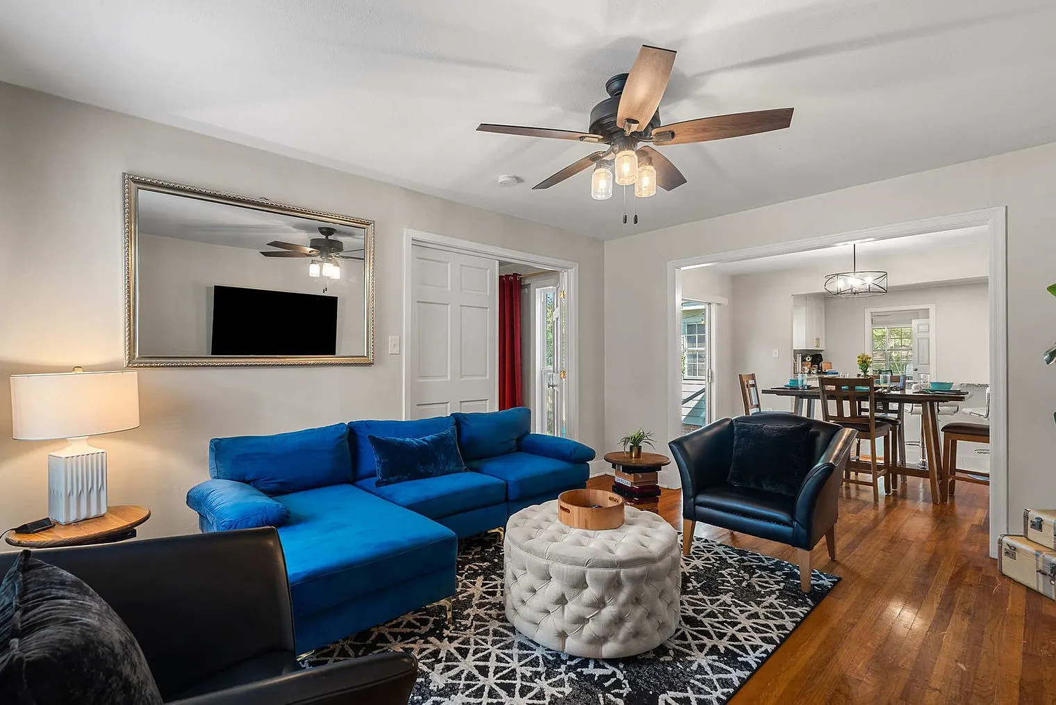 4 bed, 2.0 bath, 1528 sqft, $7,704 — Photo 3
