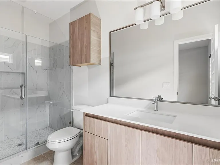 402 N Alexandrite Ave #2 — Photo 9