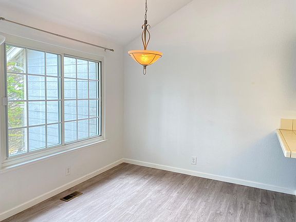 5th image of 367 Barbara Ln