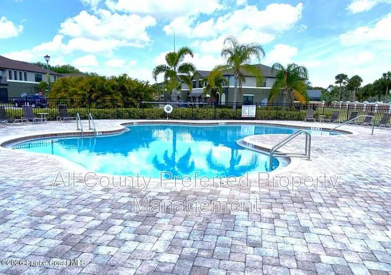 3 bed, 3.0 bath, 1495 sqft, $2,225 — Photo 3