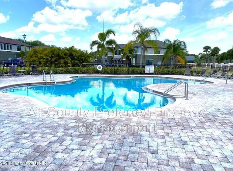 1390 Lara Cir #102 — Photo 3