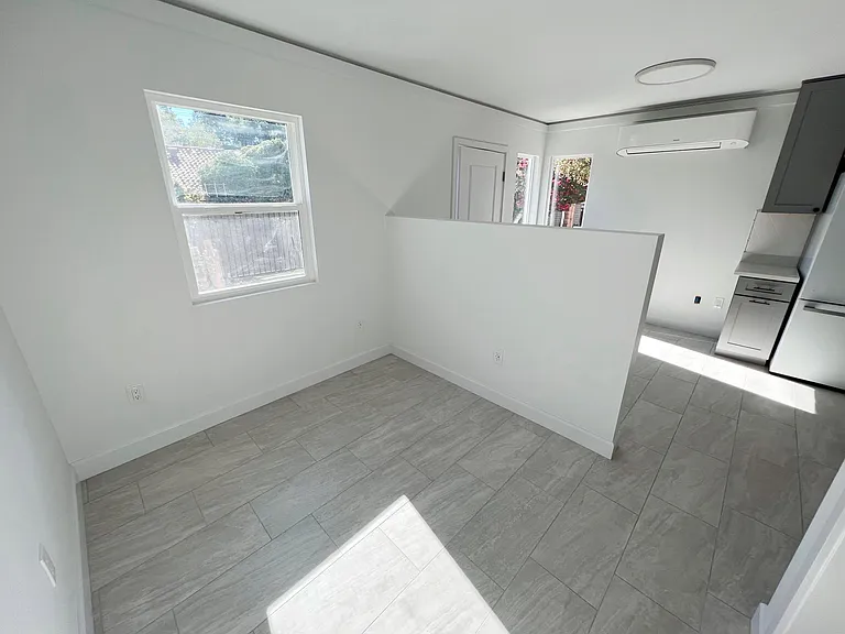 Oakdale Dr — Photo 2